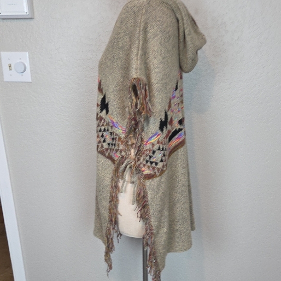 Elan Multicolor Poncho - Picture 6 of 12